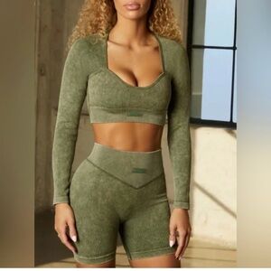 Bo+Tee | What It Takes - Biker Shorts - Dark khaki (green) 
Size small